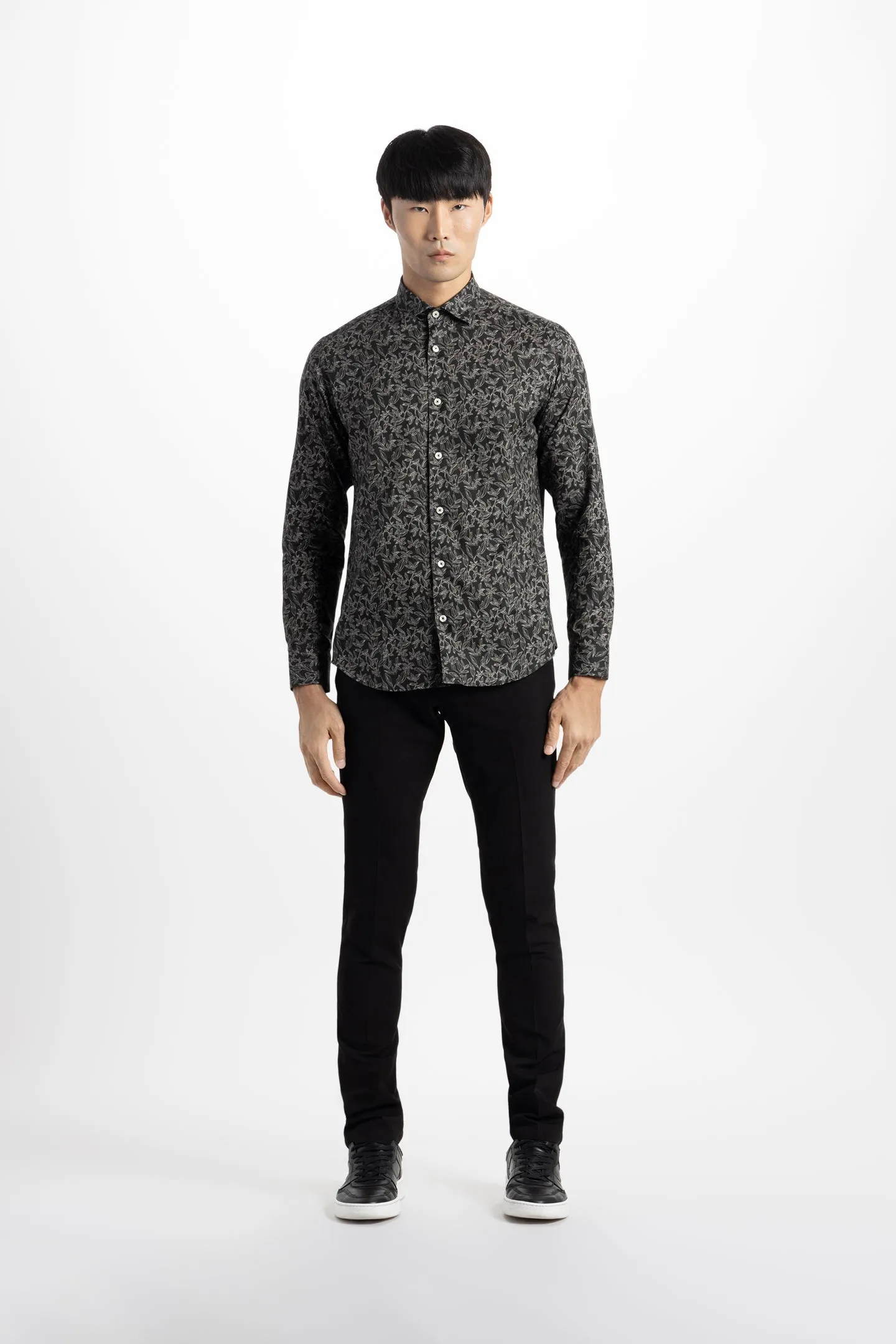 Soft Cloth Point Collar Shirt in Italian Print Woven - Black Stencil Leaf Print