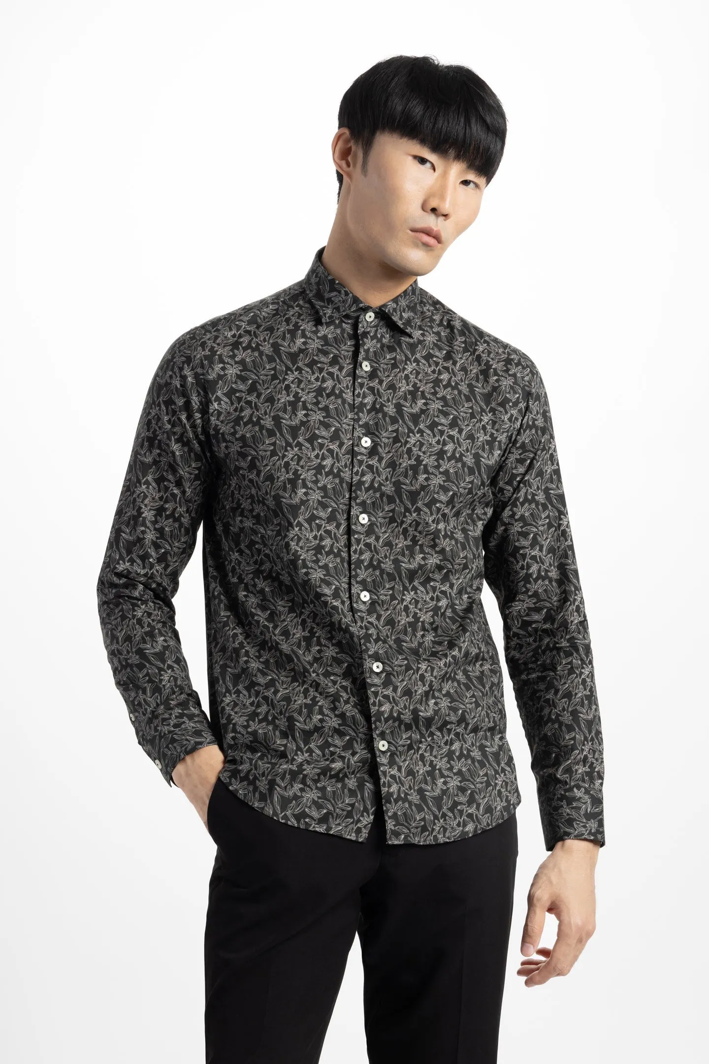 Soft Cloth Point Collar Shirt in Italian Print Woven - Black Stencil Leaf Print