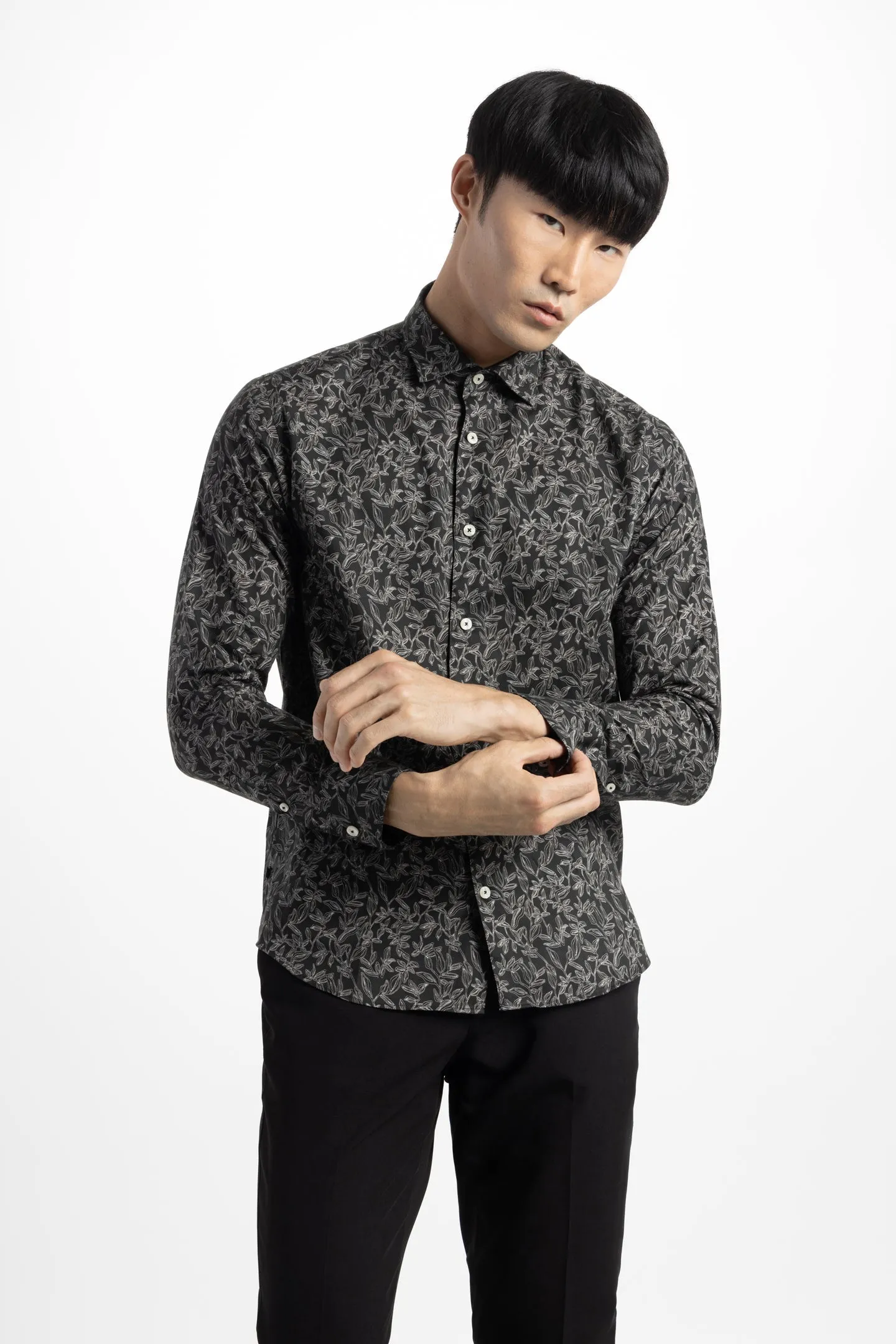 Soft Cloth Point Collar Shirt in Italian Print Woven - Black Stencil Leaf Print