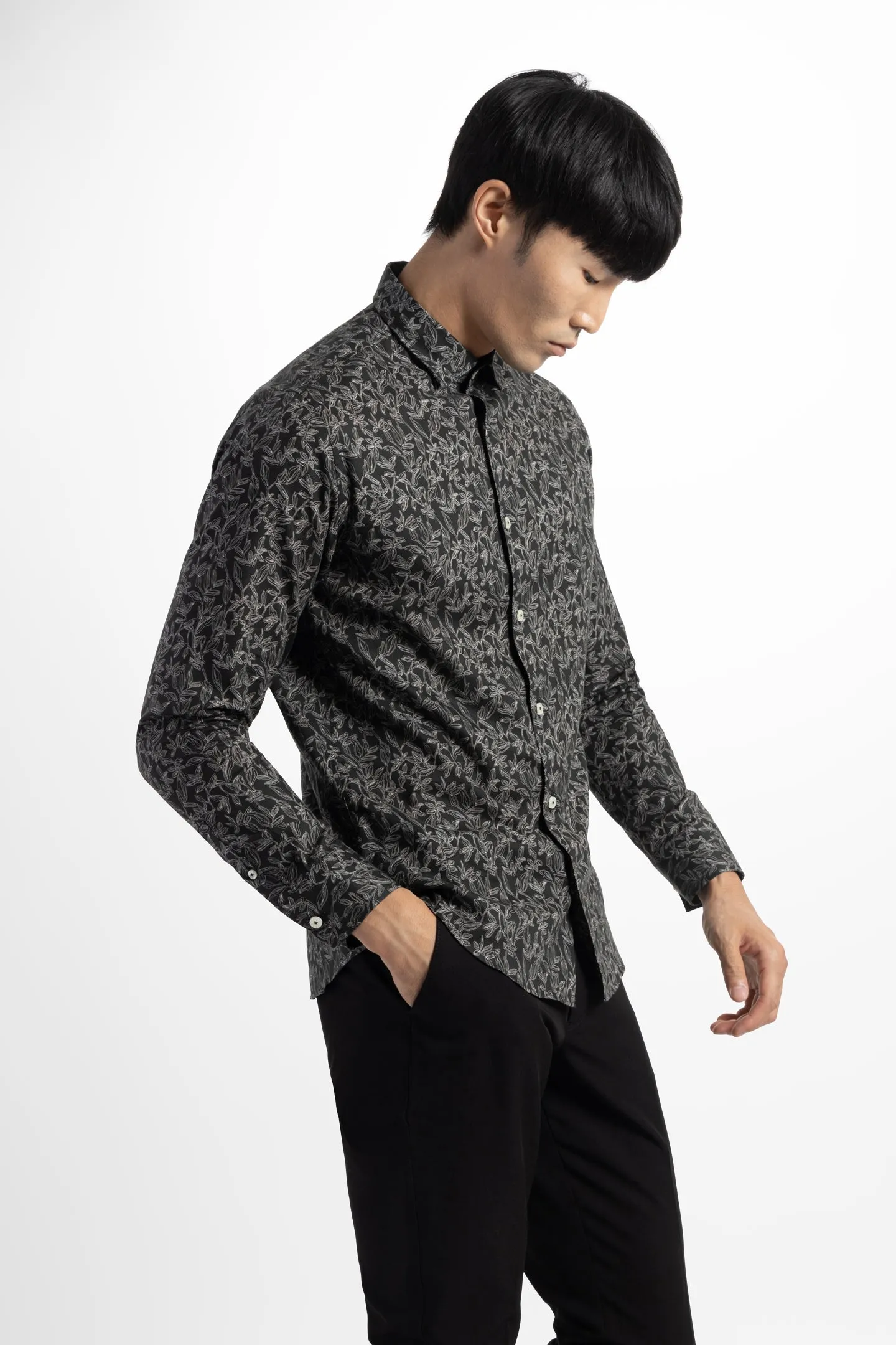 Soft Cloth Point Collar Shirt in Italian Print Woven - Black Stencil Leaf Print