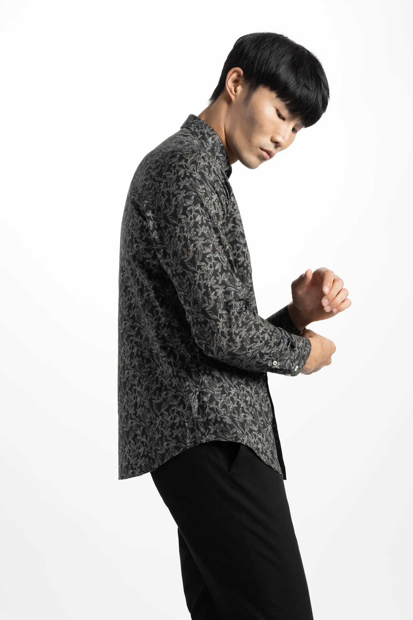 Soft Cloth Point Collar Shirt in Italian Print Woven - Black Stencil Leaf Print
