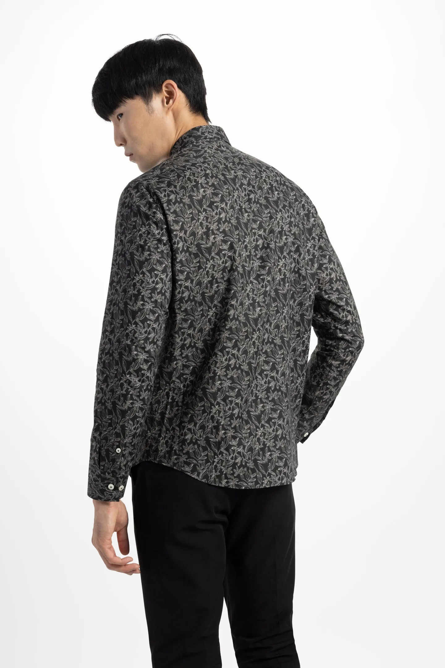 Soft Cloth Point Collar Shirt in Italian Print Woven - Black Stencil Leaf Print