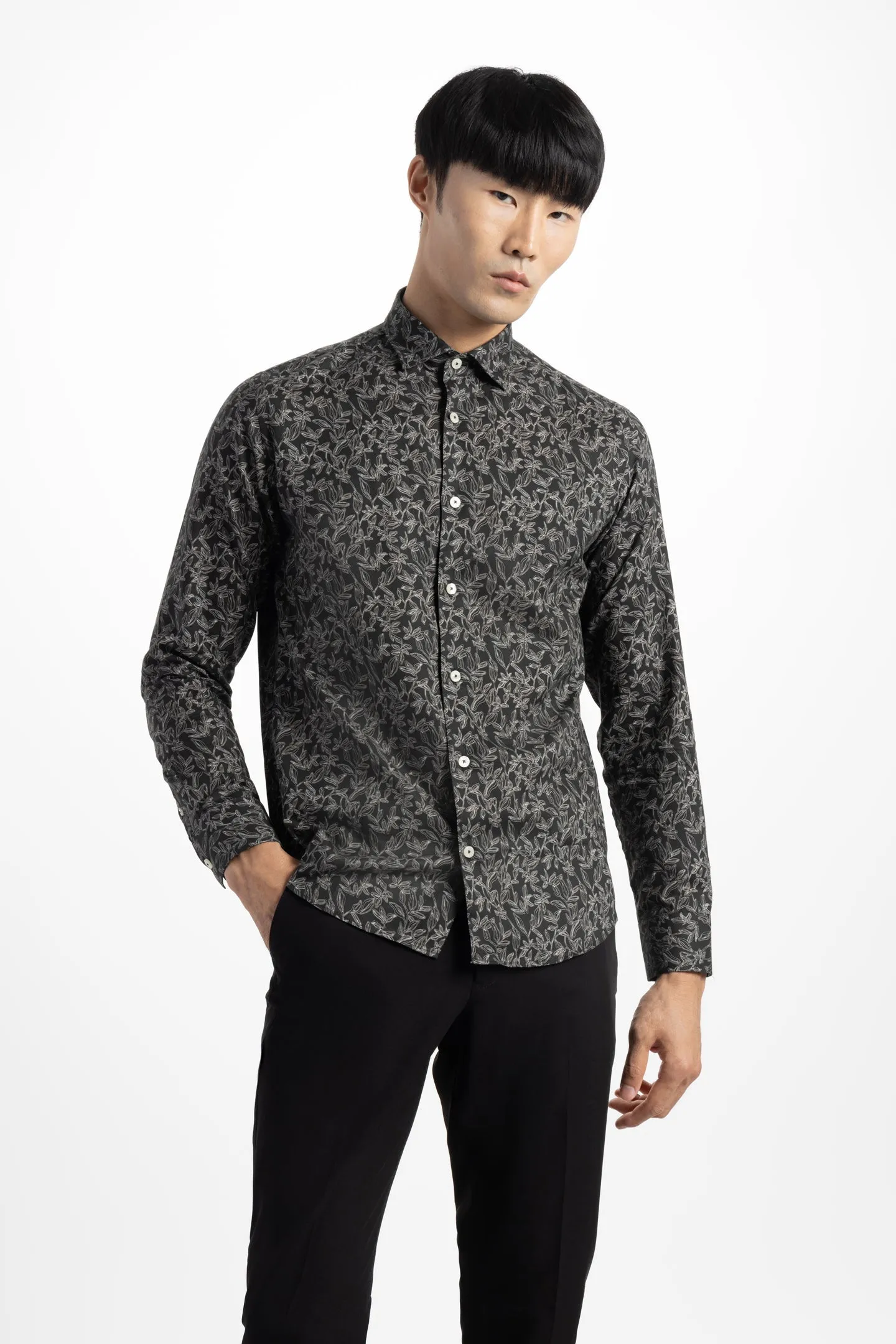 Soft Cloth Point Collar Shirt in Italian Print Woven - Black Stencil Leaf Print